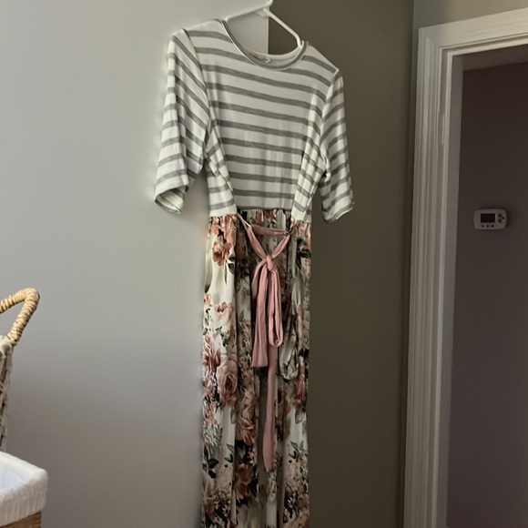 Pinkblush Maternity Dress - Picture 4 of 4